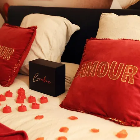 Love - Jacuzzi -